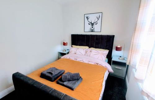 Crystal House Flat 3 - free private parking - metro - Foto 37