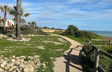 Ground floor apartment on the seafront with pool - Foto 39