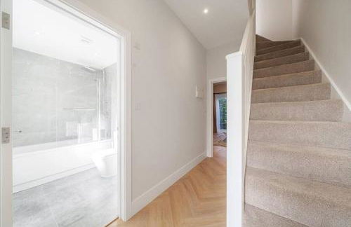 Cosy Tooting Retreat: 2-Bed Gem - Photo 5