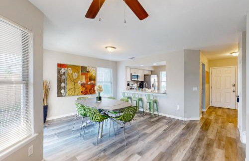 Cozy Spacious Home with Private Backyard and Patio, near shopping - Foto 6