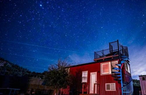 Access Zion & Bryce! Tiny Home with Rooftop Deck and Hot Tub - Foto 5