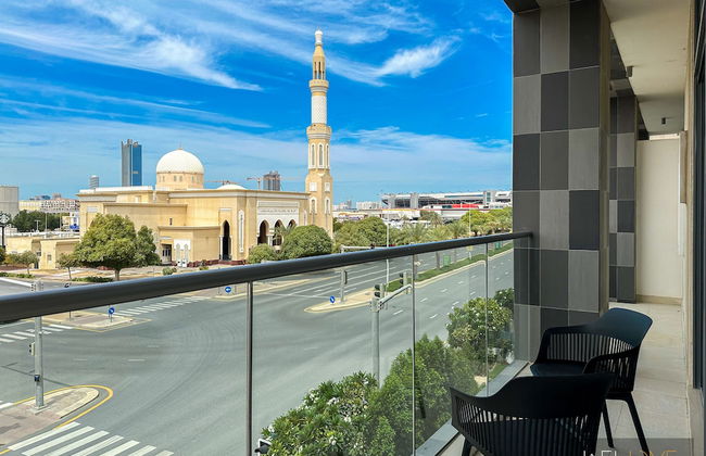 WelHome - Prime 1BR Apartment at Oia Residence - Photo 18