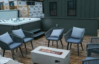 Downtown Indy, Rooftop Deck with Hot Tub, Gym, Bikes, Tesla Charger - Photo 2