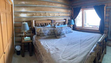Relaxing Glamping Vacation: Fantastic Log Cabin with a Hot Tub in Darby, MT - Foto 4