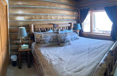 Relaxing Glamping Vacation: Fantastic Log Cabin with a Hot Tub in Darby, MT - Foto 4