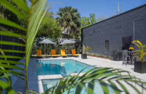 The Pearl & Oasis Duo Stylish 8BR Retreat - Photo 11