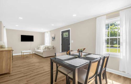 3BR Elam Retreat • Work & Rest - Photo 6