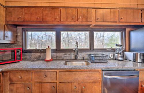 Fire Pit and Grill Lakefront Poconos Cottage! - Foto 11