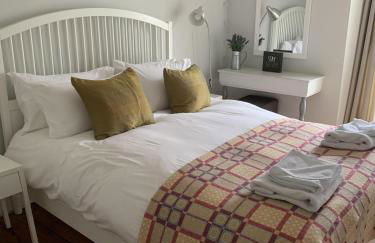 Wonderful Home and parking, pets allowed - Photo 16