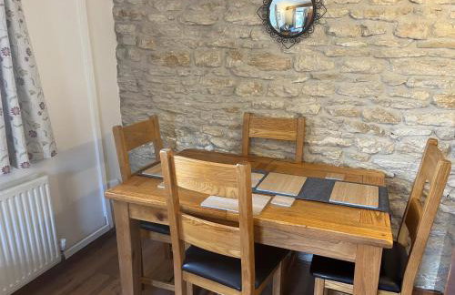 Tupenny Cottage, Old Mill Farm, Cotswold Water Park - Foto 5