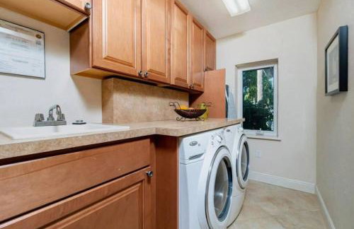 Villa Hibiscus-Waterfront-Free Heated Pool-Dock-Bikes-Other Amenities - Photo 29