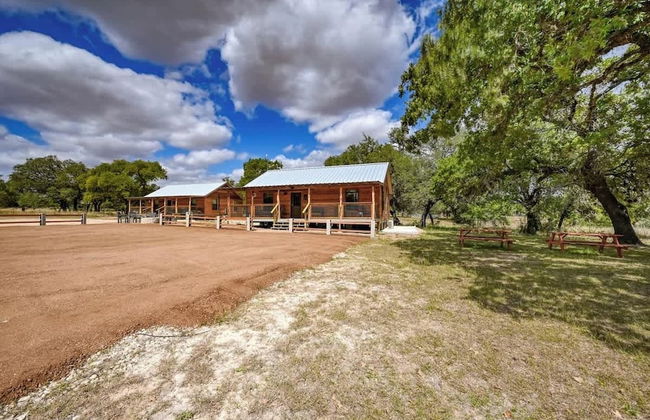 Cozy Cabin Firepit and Grill & 10 Mins to Main St - Foto 21