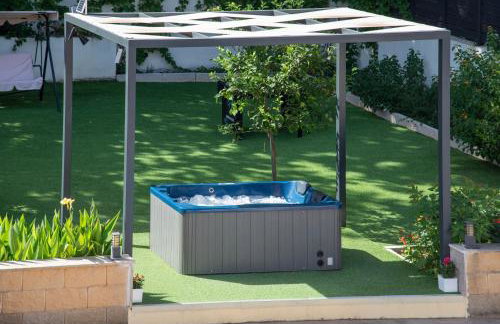 Villa Alex with private pool and jacuzzi - Foto 17