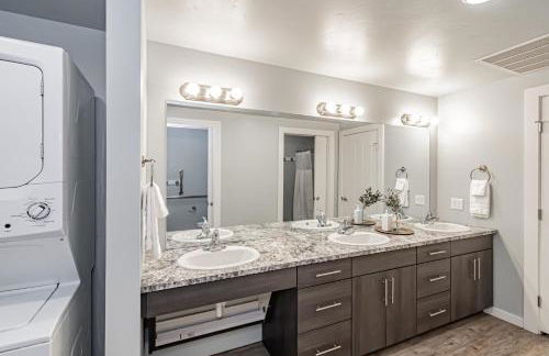 Bringham's Mill Apartments Perfect for Groups Full Kitchen Gym and Free Parking - Photo 141