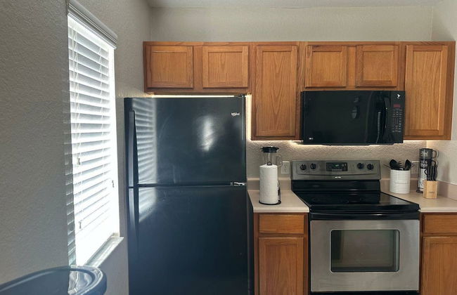 Charming Townhouse Near Disney - Photo 6