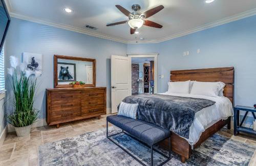 DFW Large Vacation Retreat with Private Pool and Hot Tub - Foto 47