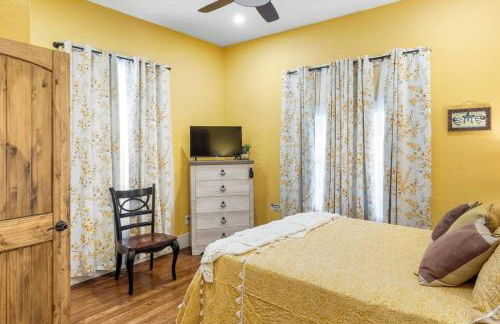 Stockyards-3/4 mile away!-Sleeps 8-Americana House - Foto 7