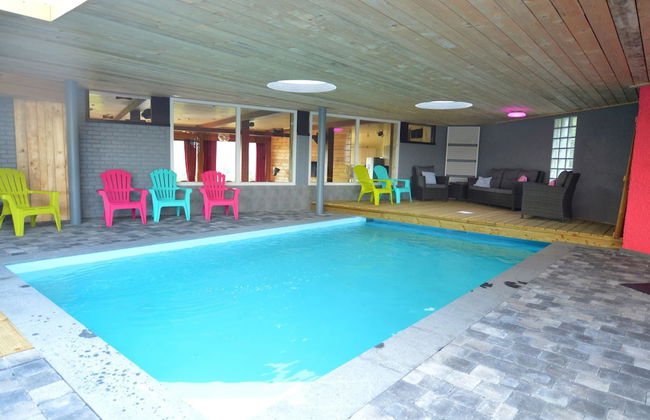 Superb House for Family Group with Swimming Pool, Sauna, Hot Tub, Billiards - Foto 1