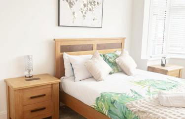 Large 3 Bedroom Home, Sleeps 7, Ideal for Families & Contractors, Long-Stay Friendly, Hosted by Clark Property Estates - Foto 1