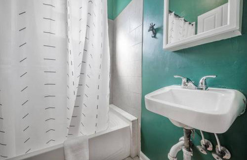 Jungle Themed Apt. Close to Coffee, Food + Shops! - Foto 18