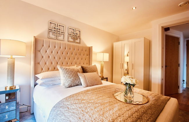 Deluxe City Centre Apt Balcony & View & Free Parking - Photo 3