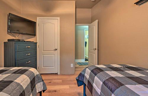 Near Hiking Munds Park Cabin with Deck and Yard - Foto 21