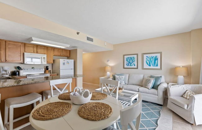 Top Floor Oceanfront Condo w Pool Beach Access - Foto 10