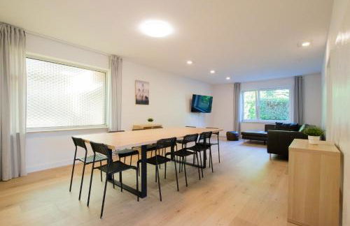 Tolstov House - Freistehendes 9 Zimmer Haus mit großem Garten - Photo 13