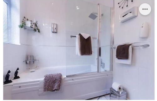 4 Bed Flat - Sleeps 14 - Parking - Game Room -Wifi - Foto 15