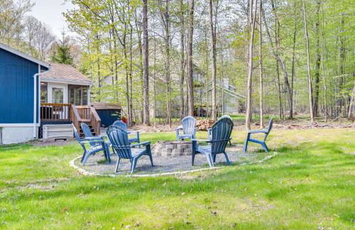 Deck and Community Perks Bright Pocono Lake Home! - Foto 26