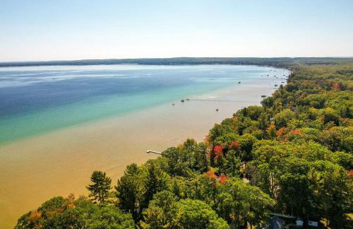 Higgins Lake Cottage with Private Fire Pit and Grill! - Foto 2