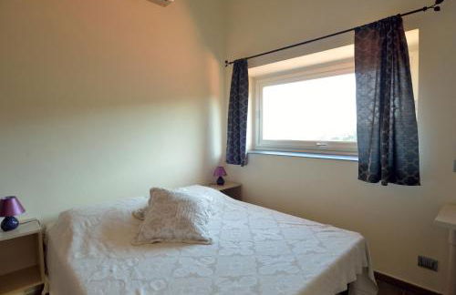 casa con mini piscina, giardino e area giochi per bambini - Foto 20