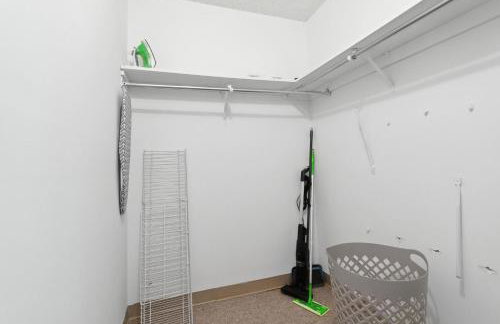 Legacy at Imperial Village 602 I 2 Bed 2 Bath - Foto 13