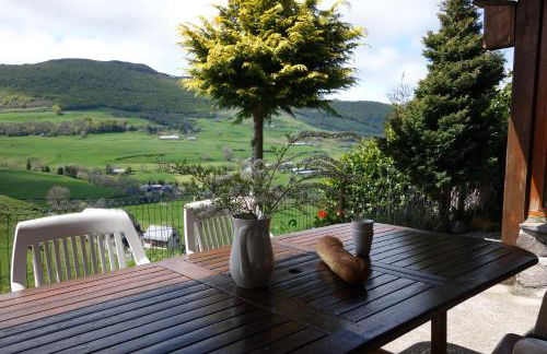 Farmhouse with mountain view - Photo 16