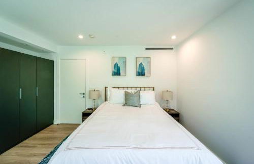 Bayview Villa by Rove Travel - Waterfront with Patio - Foto 32