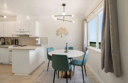 Charming 2BR Coastal Getaway in Pacifica - Photo 5