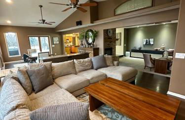 Spacious 4-bed family home with park views - Foto 9