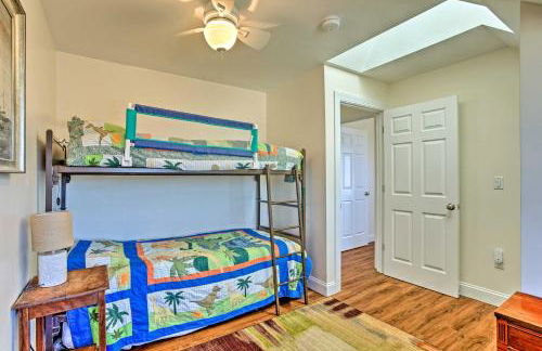 Sunny Beach House Getaway - Steps From Water! - Foto 23