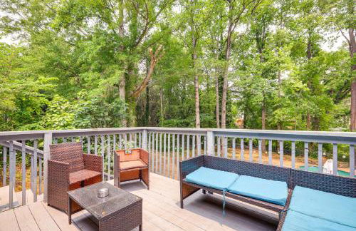 Deck and Game Room Family Home in Stockbridge! - Foto 33