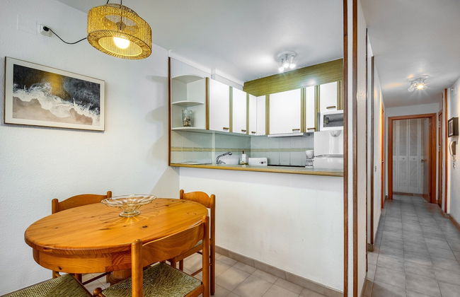 Apartment in Roses Near Platja del Eastrell - Photo 13