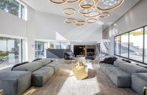 Beverly Hills Luxurious 4BR Villa with Pool and Views - Foto 25