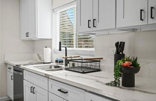 Sleeps 12 - Hot Tub - Pool - Game Room & Fire Pit! - Foto 31