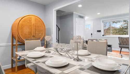 Modern 4BR Getaway 3 Min to OldTown Walk to Metro - Foto 2