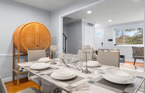 Modern 4BR Getaway 3 Min to OldTown Walk to Metro - Foto 2