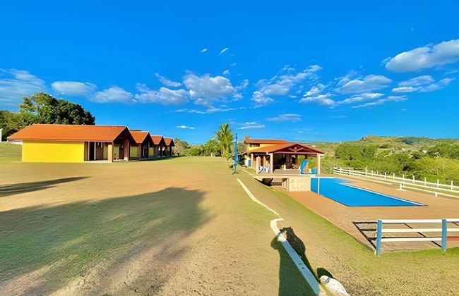 Chácara com 4 Chalés grande piscina - Foto 46