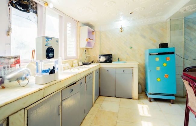 OYO 13693 Home Royal Wood 3BHK Mall Road - Foto 17