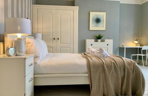 Spacious 6BR Victorian Home in 14 Somerford Near Wolverhampton Centre with Free Parking - Foto 2