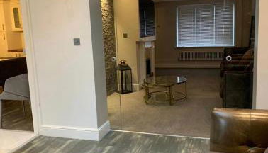 7 bed 3 bath M25 Long term Parking - Foto 5