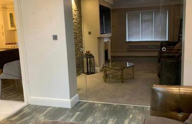 7 bed 3 bath M25 Long term Parking - Foto 5