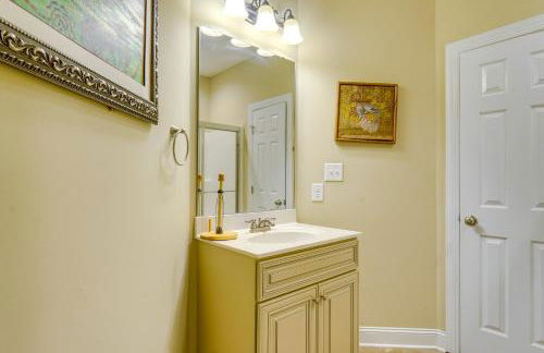 Spacious Lakefront Apt with Deck in Fayetteville! - Foto 27